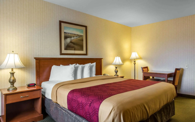 Econo Lodge Inn & Suites Riverside - Corona