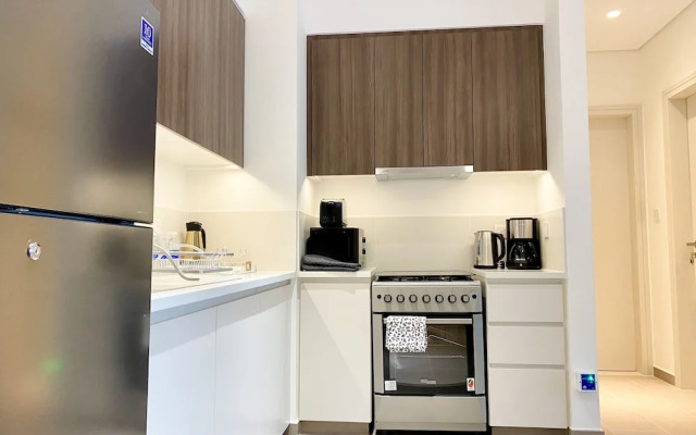 Marco Polo - Lofty Apt with Balcony Near Dubai Hills Mall