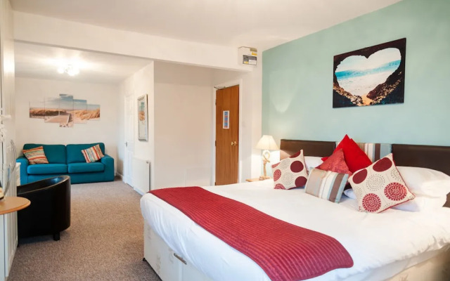 The Sun Bay Hotel & Restaurant