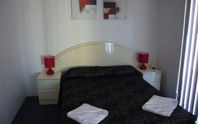 Chevron Palms Holiday Apartments by Gold Coast Premium