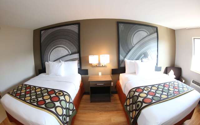 Super 8 by Wyndham Portsmouth