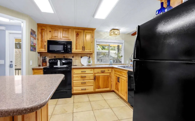 Beautiful and Relaxing Lakefront Getaway