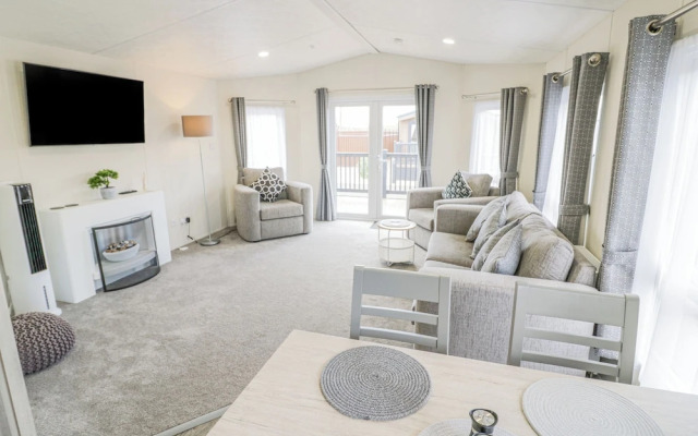 Long Acres Lodge