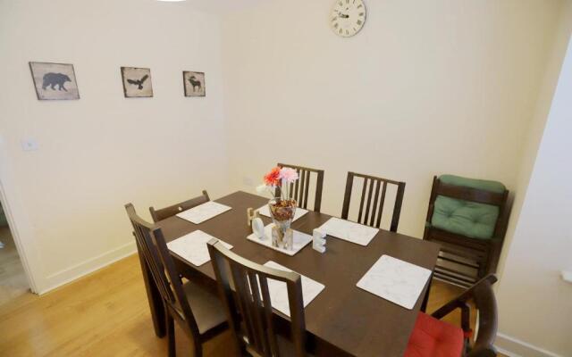 EasyTravel Luxury NEC/Airport 3 beds House