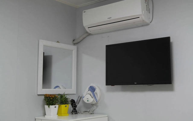 Sun and Moon Guest House - Hostel