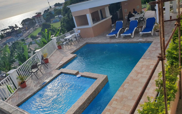 Lovely 2-bedroom apartment with shared jacuzzi & pool