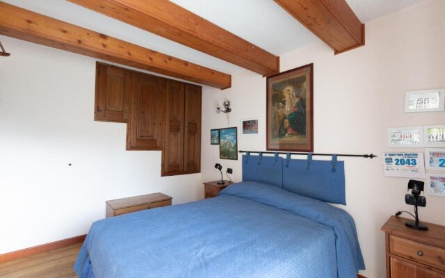 ALTIDO Big Flat for 8 with Backyard and Parking in Courmayeur