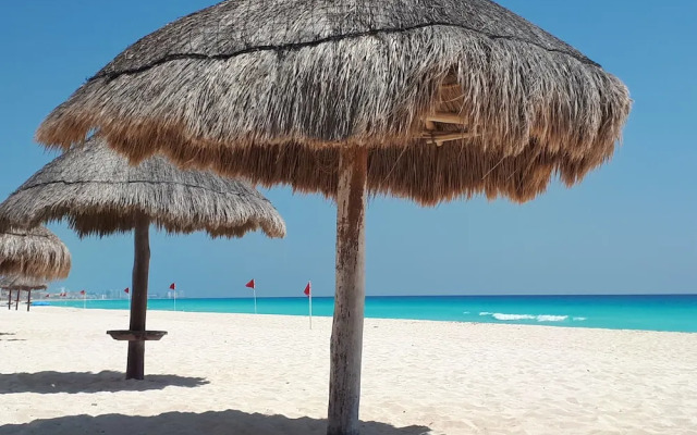 Brisas 10 Beachside Suites