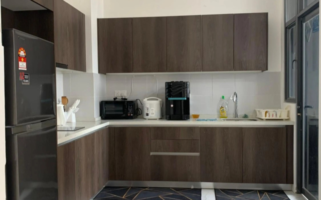 Lovely 2-BR service apartment with pool (melur @ troikaKB)
