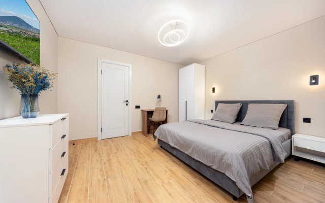 Апартаменты на улице Крайнего 37