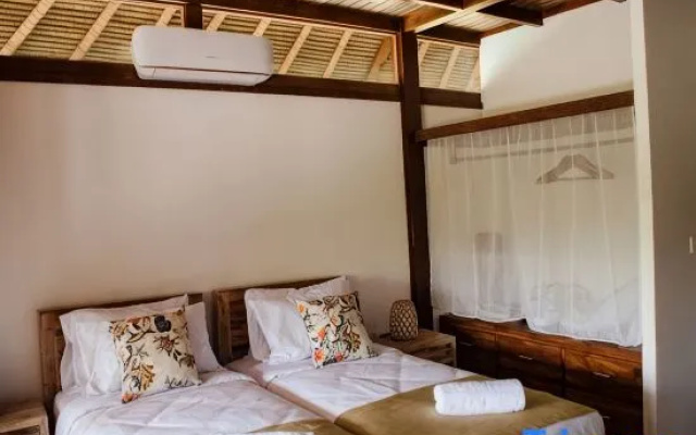 Thatched wooden villa with amazing views near Ubud – Guest Rooms – Ubud