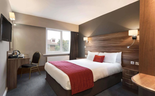 Ramada by Wyndham Warwick Kenilworth