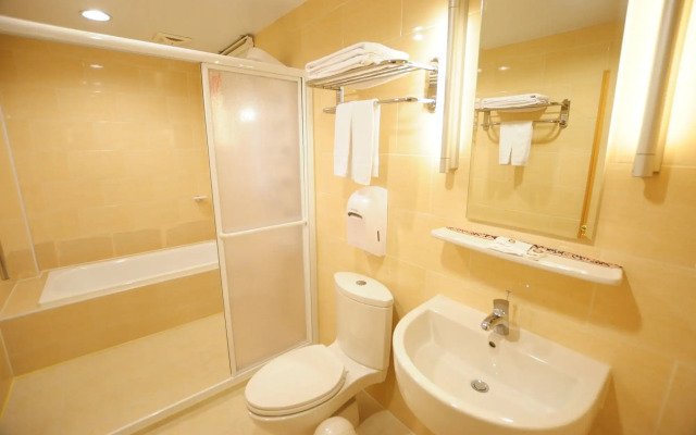 Kindness Hotel Liouhe Night Market Zhongzhen