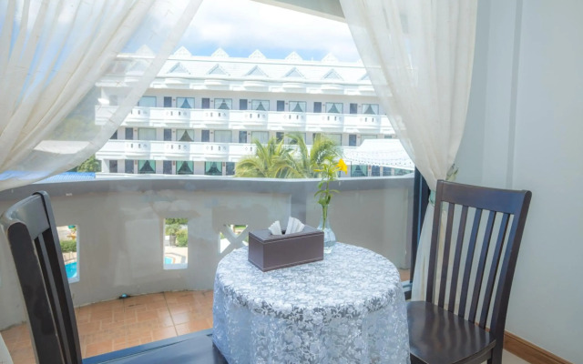 Blue Carina Hotel