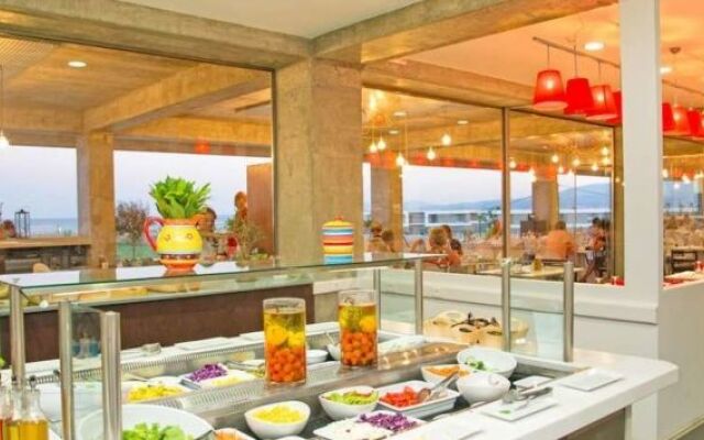 Buca Beach Resort