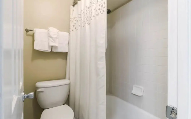 Dog Friendly Forest Ridge Condo Close to Beach by RedAwning