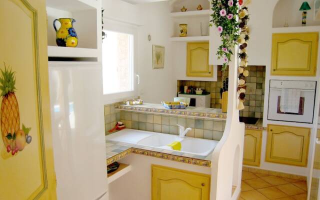 Villa With air Conditioning and Private Pool 1 km From Saint-paul-en-foret and 35 km From the sea