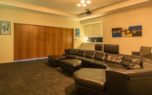 Luxury Villa 5 Bedrooms