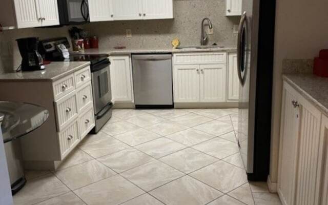 Hibiscus B302 3 Bedroom Condo