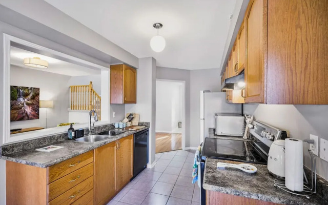 Spacious Whitby Haven 3BR Home Parking