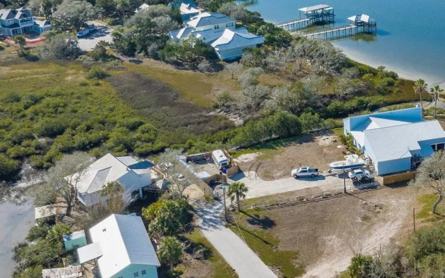 Anchors Away River House