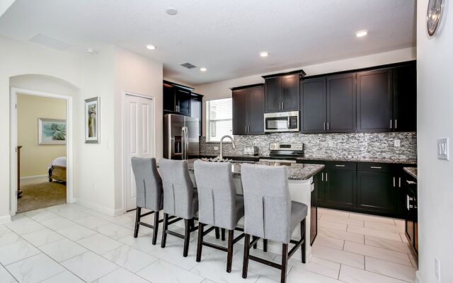 5 Bdrm Gated Golf Community Villa