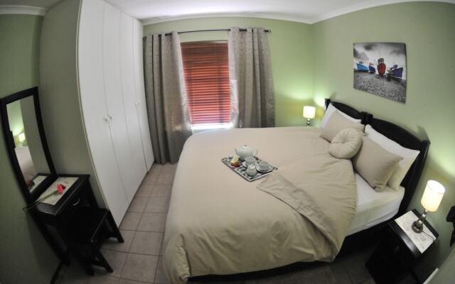 Summer Garden Guest House (Garden Shed)