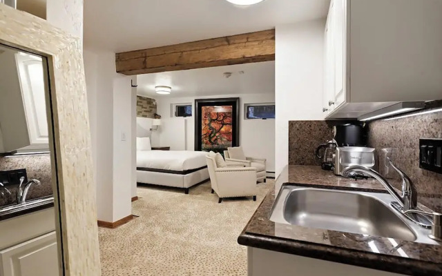 Fasching Haus Condominiums by Frias