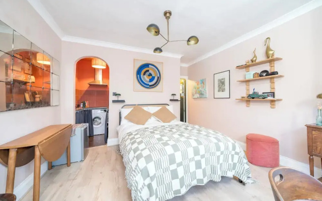 Charming Studio moments from Portobello