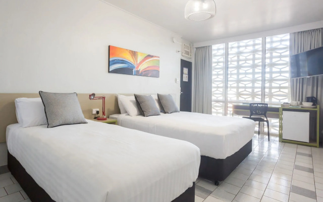 Nightcap at Emerald Star Hotel