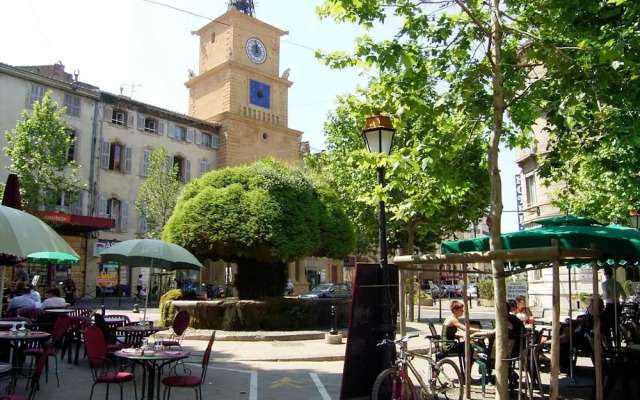 Premium Villa With Garden and Pool, Lambesc