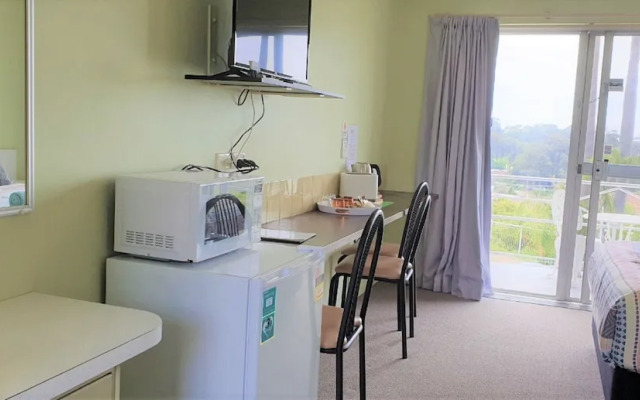Mollymook Ocean View Motel Reward Long Stays - Over 18's Only