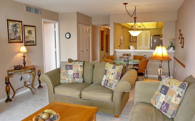 Relaxing Condo With Pool, bay View and Steps to Beach