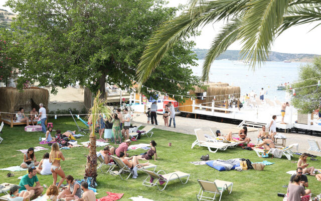 Daphnis Hotel