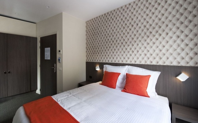 Square Hotel