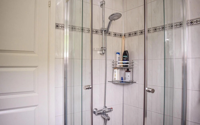 Amazing Home in Bjoa With 5 Bedrooms and Wifi