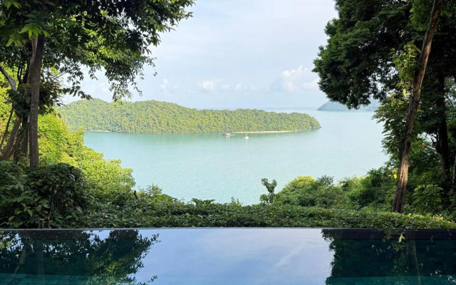 Ambong Pool Villas