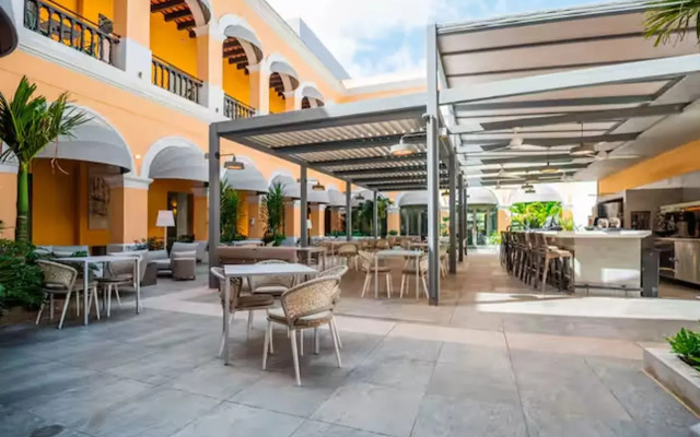 Palacio Provincial San Juan, Curio Collection by Hilton