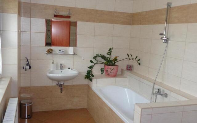 Nyirfa Apartmanház