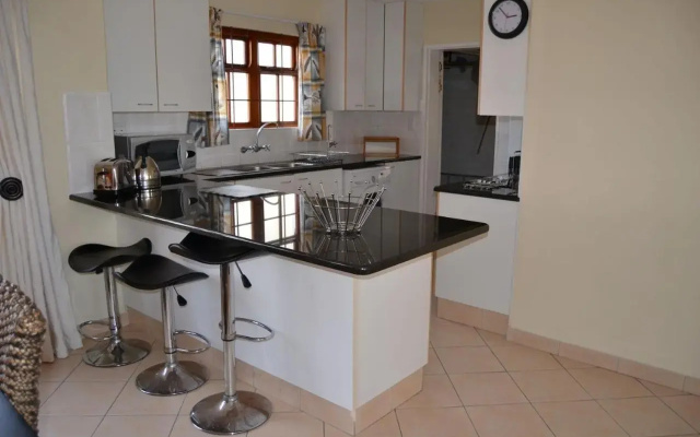 3 Riverside Mews