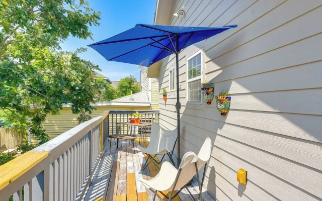 Private Beach Pass: Cozy Galveston Apartment!