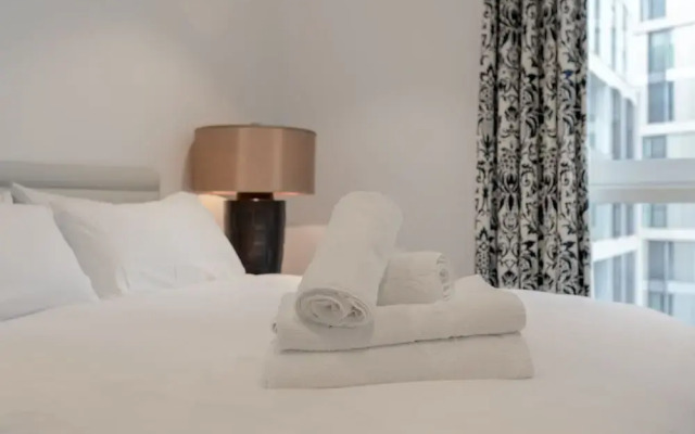 Modern 3 Bedroom Top Floor Apartment