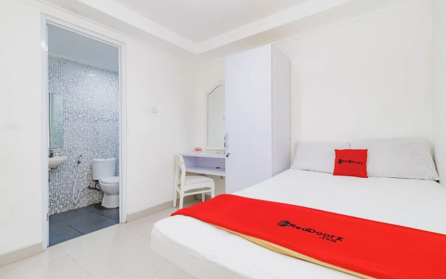 RedDoorz near Jakarta International Velodrome