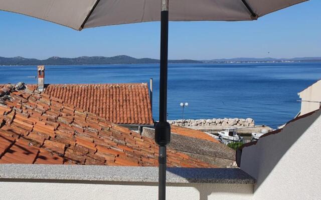 Rustic House Diklo 20m from the sea
