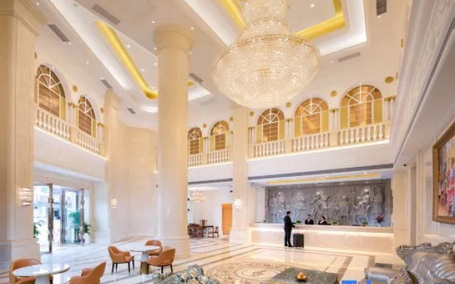 Vienna Hotel (Qingyuan Yingde Yicui Plaza)