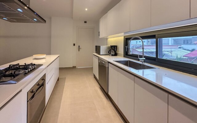 Gorgeous 2 BR Luxury Apartment