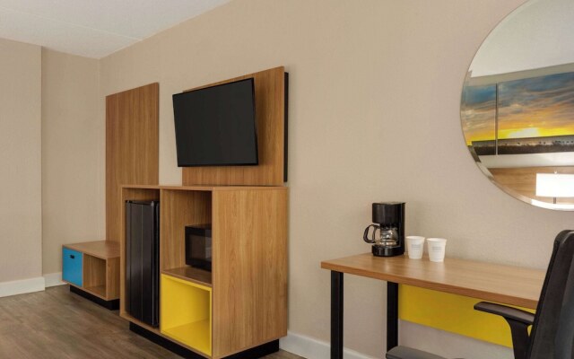 Days Inn Myrtle Beach-Beach Front