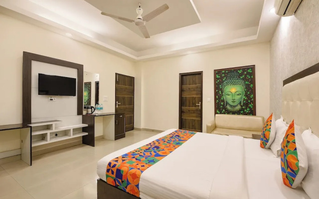 FabHotel Harnoor House - Gold Souk Mall