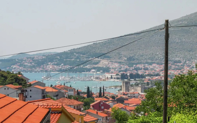 Apartment in Trogir Near Sea