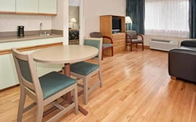 Days Inn & Suites by Wyndham Golden/Denver West